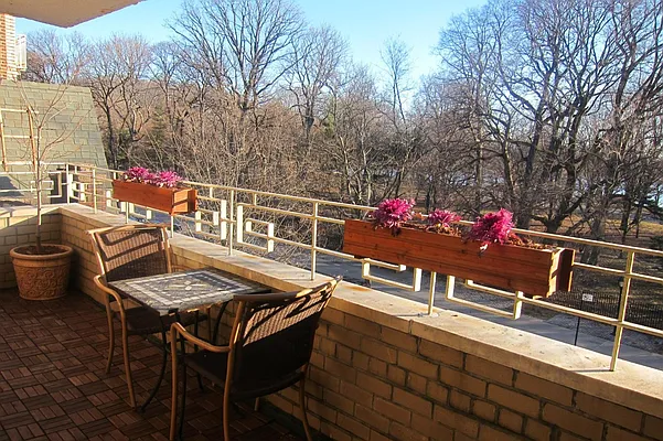 Sold by Corcoran | media 10