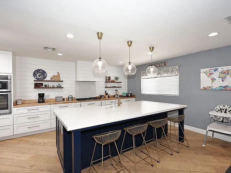 3413 N 16th Dr — Photo 29