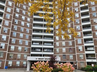 5 Shady Golfway #110, Toronto, ON M3C 3A5