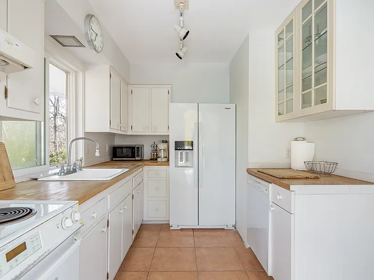 20 Bay Inlet Rd — Photo 13