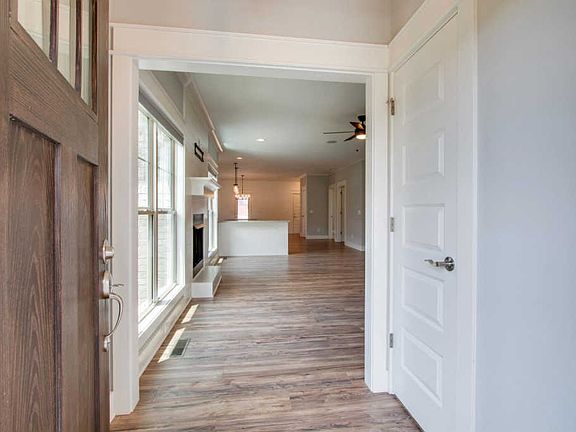 3rd image of 2824 Cason Ln