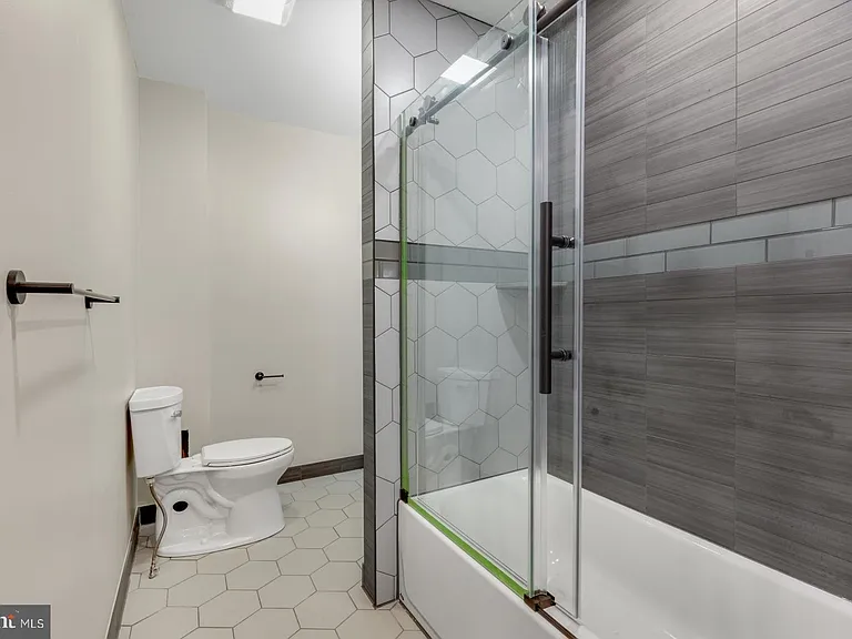 435 W Susquehanna Ave #2 — Photo 18