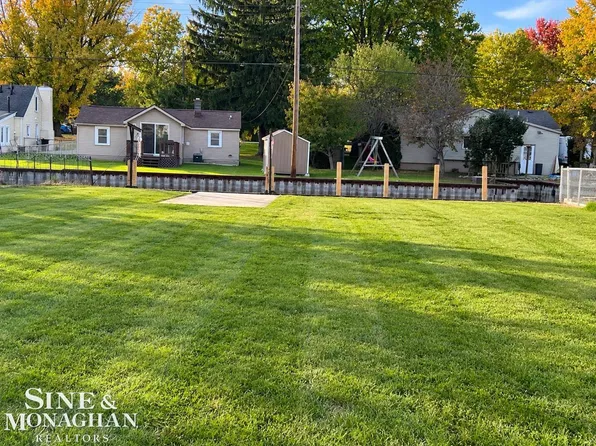 5494 Orchard Dr, East China, MI 48054