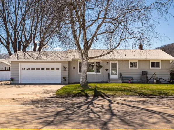 1367 County Road 25, La Crescent, MN 55947