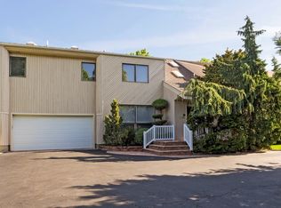 228 E Rockaway Rd, Hewlett, NY 11557