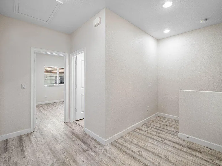 48 NW Hawthorne Pl — Photo 25