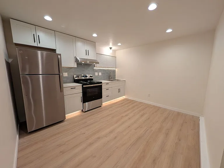 1023 & 1025 E Coeur D Alene Ave — Photo 7