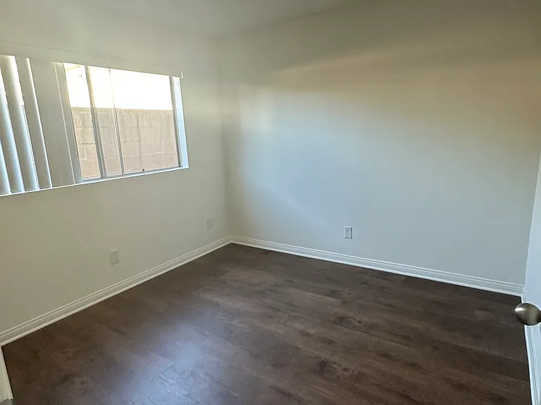 16205 Woodruff Ave — Photo 7