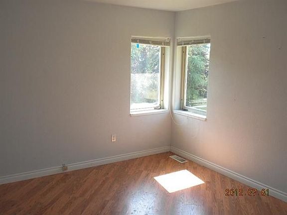 5th image of 3323 74th Ave SE