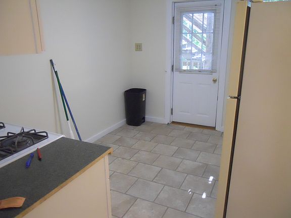 4th image of 42 Harrington Ave APT 2