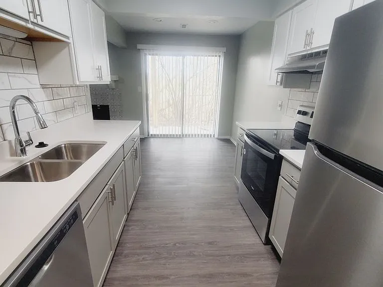 Sugarbush Apartments — Photo 215