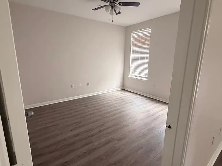 911 N Orange Ave #304 — Photo 13