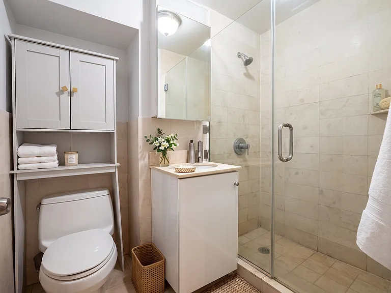 118 E 4th St #4 — Photo 5