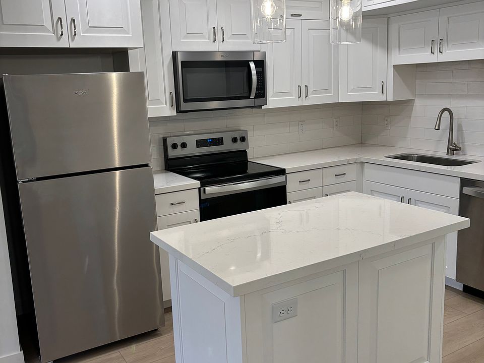 1st image of 1031 E 400 S #305-B