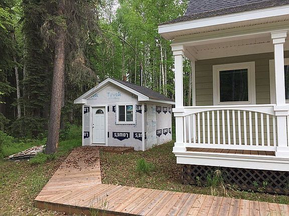 2nd image of 910 Shasta Dr