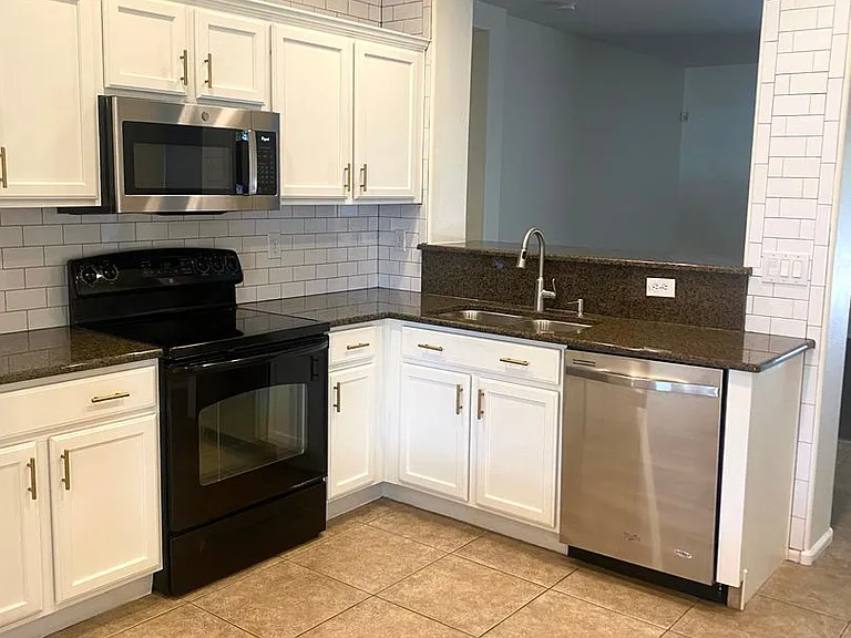 4272 E Cotton Ct — Photo 5