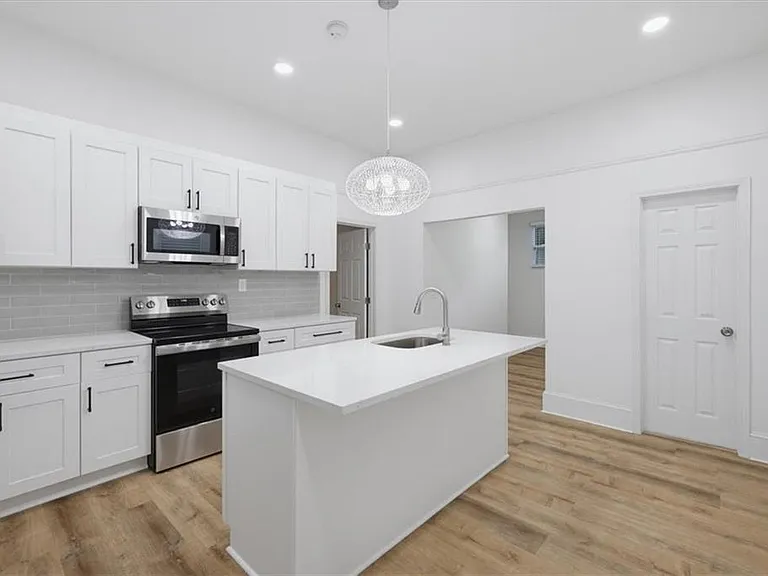 498 Connally St SE — Photo 8