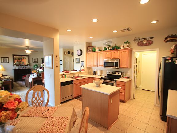 3rd image of 1266 E Saddle Way