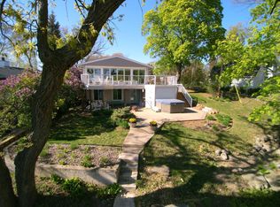 W2095 Beulah Hghts Rd, East Troy, WI 53120