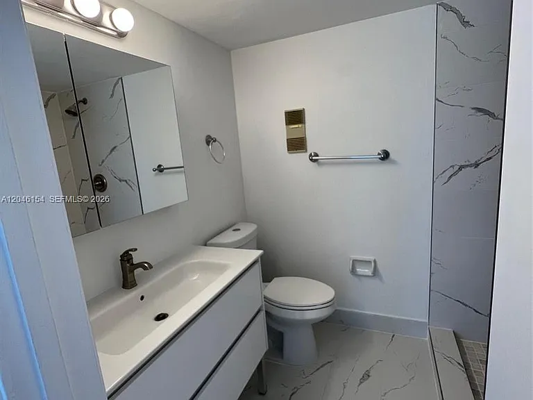 852 NE 209th St #104-38 — Photo 7
