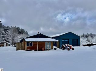 5935 Greenleaf Ln, Grawn, MI 49637