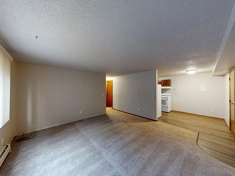 Newly Renovated 2 Bedroom Apartment on the West Side — Photo 18