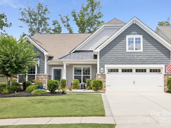 239 Kentmere Ln, Lake Wylie, SC 29710