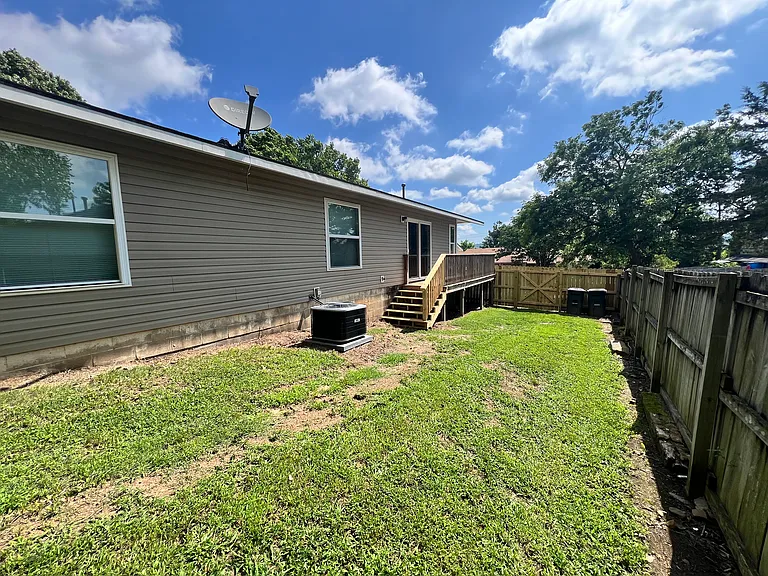 823 N Lola Ln — Photo 19