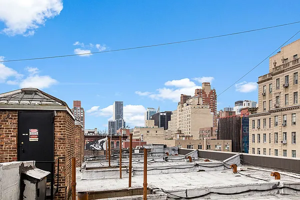 Sold by Nest Seekers International | media 16
