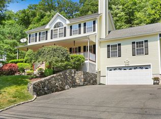 6676 Main St, Trumbull, CT 06611