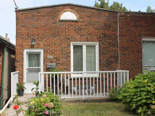 11A Woodcroft Cres, Toronto, ON M6E 1W7
