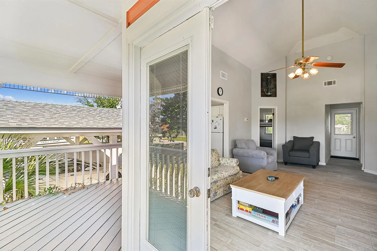 2 bed, 1.0 bath, 1001 sqft, $4,193 — Photo 3