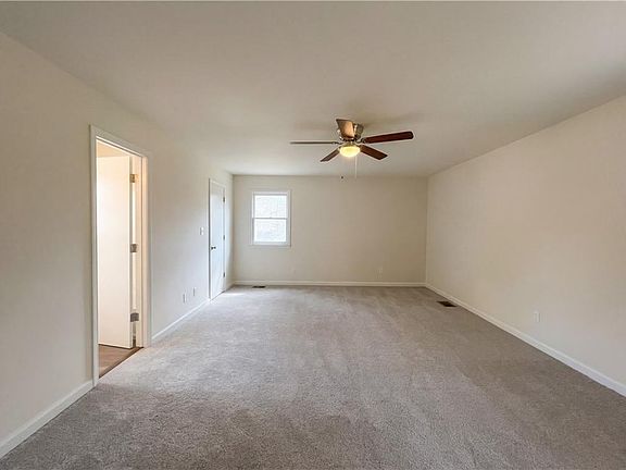 4th image of 2385 Tarian Dr