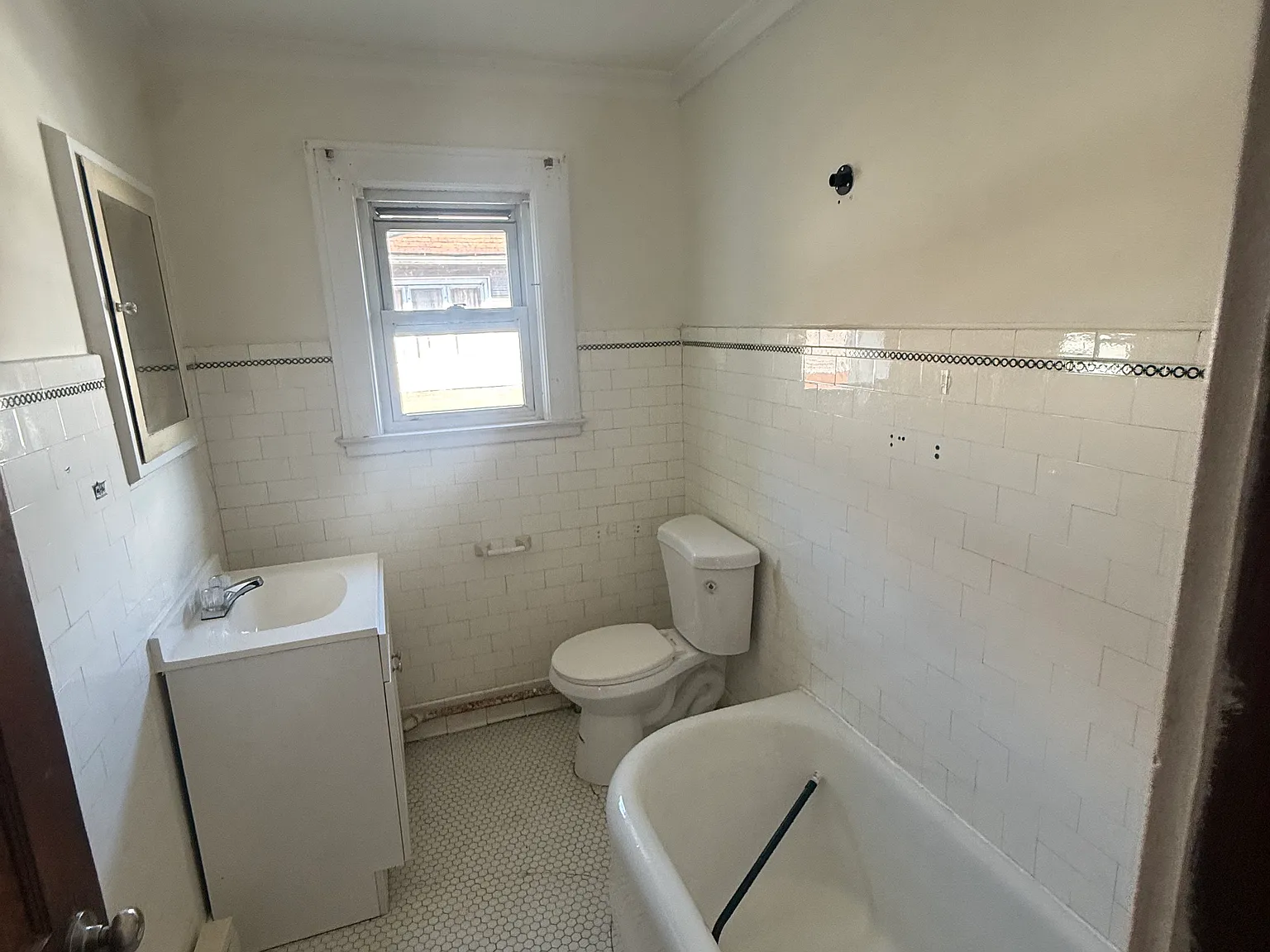3 bed, $1,300 — Photo 3