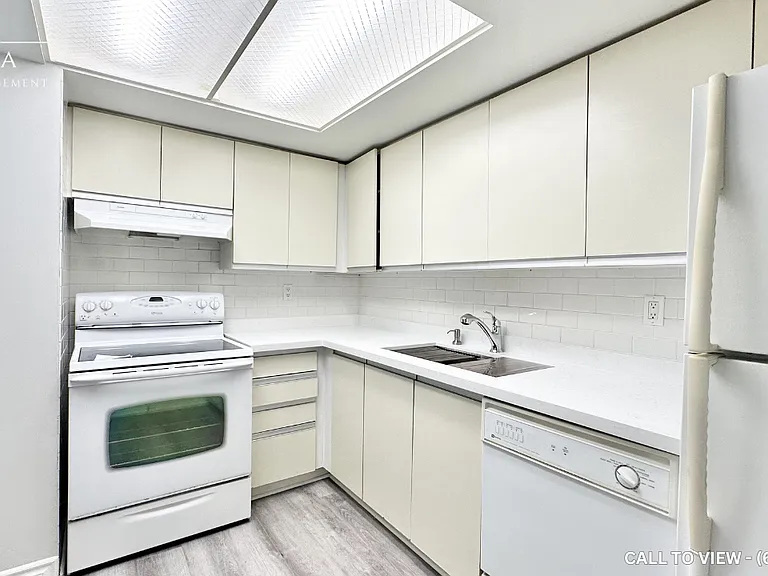 705 King St W #1501 — Photo 4
