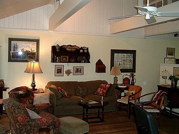 4th image of 407 Kiowa Dr W