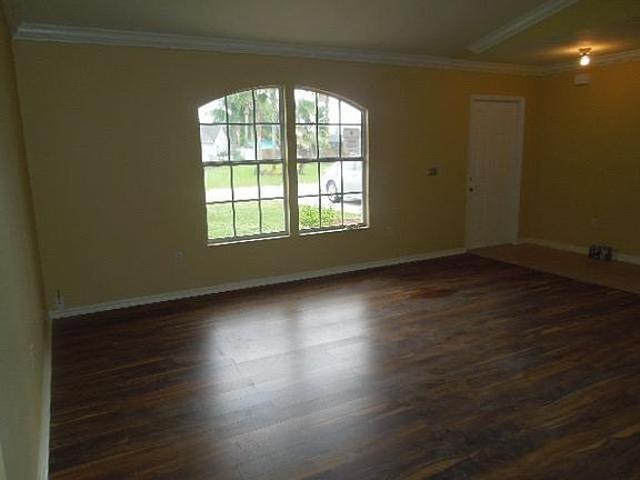 2nd image of 692 SW Jeanne Ave