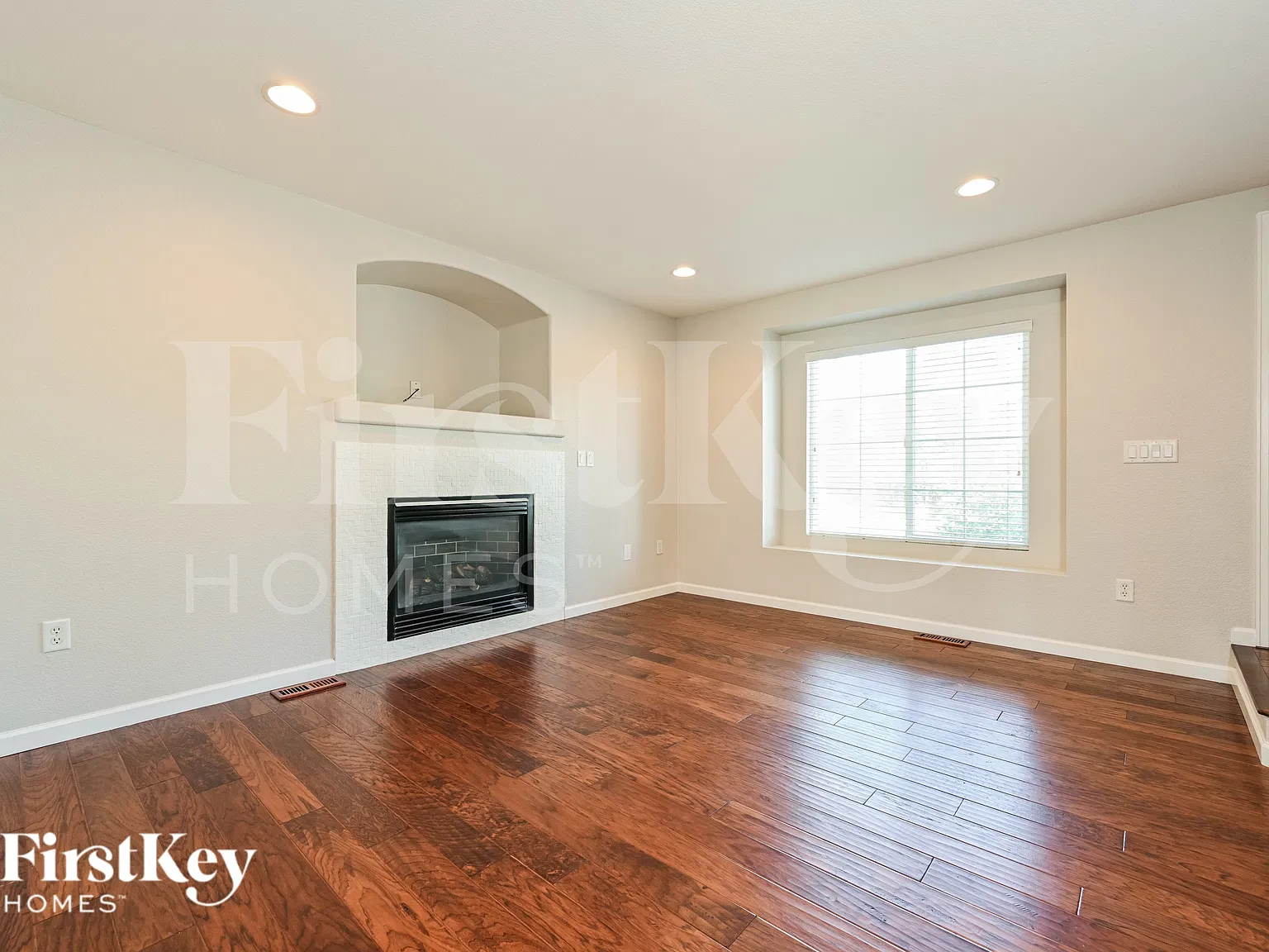 4 bed, 2.5 bath, 1945 sqft, $3,270 — Photo 3