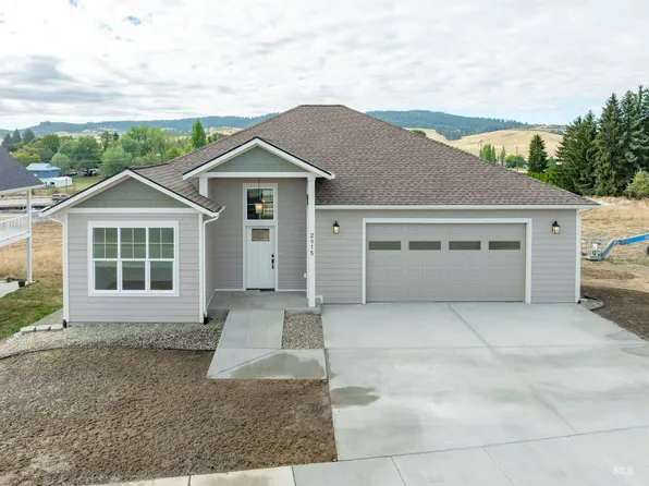 2815 Wildrose Dr, Moscow, ID 83843