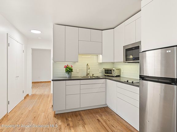5th image of 415 Pacific Ave #C