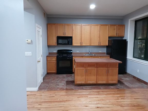 2nd image of 528 Bay St