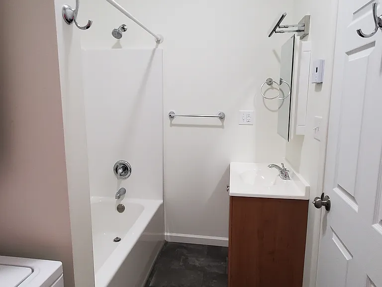 117 N Cedar St — Photo 6