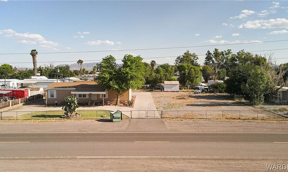 1st image of 1916 E Plantation Rd