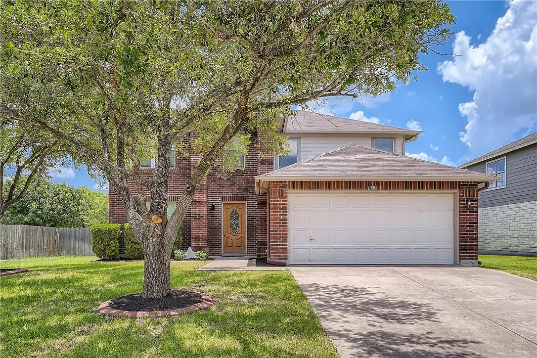 3 bed, 2.5 bath, 2270 sqft, $2,200 — Photo 1