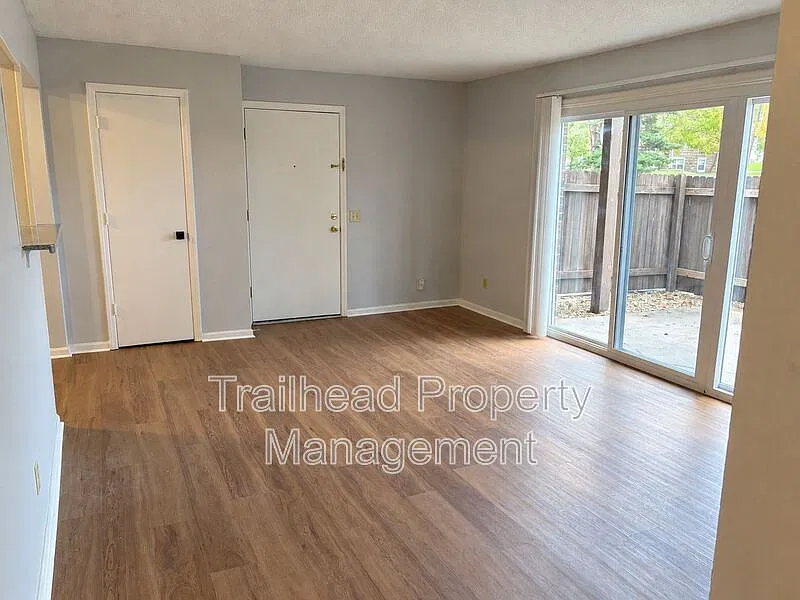 2 bed, 1.0 bath, 1100 sqft, $1,499 — Photo 4