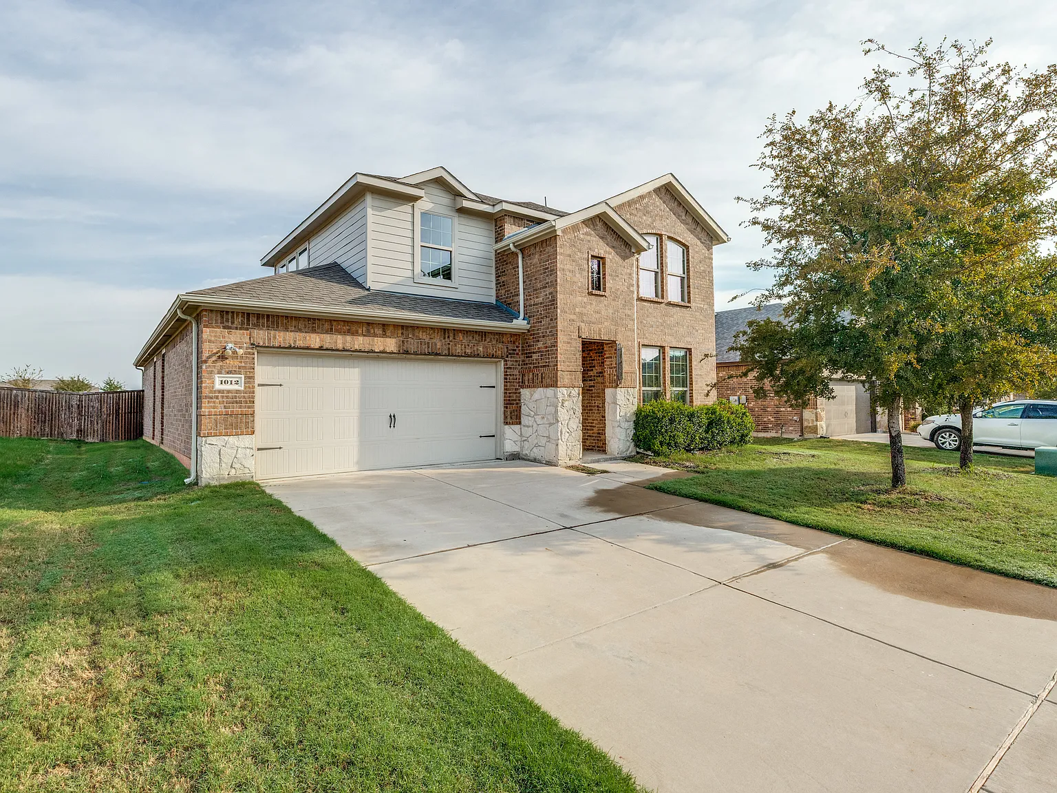 4 bed, 2393 sqft, $2,500 — Photo 1
