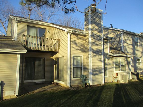 4th image of 852 Colony Lake Dr