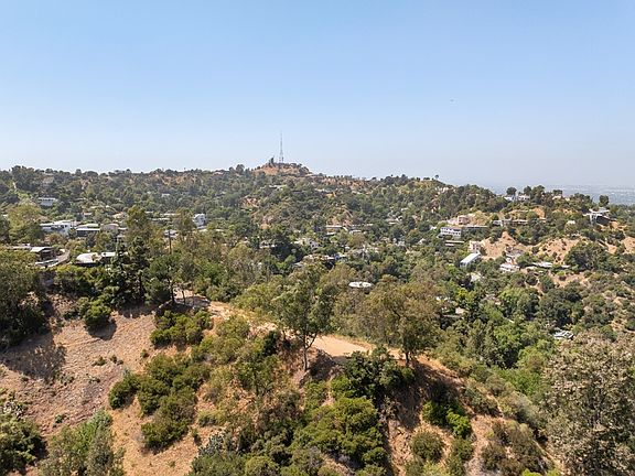 3rd image of 8815 Crescent Dr
