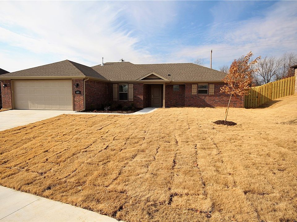 1st image of 619 NE Eagle Dr