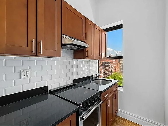 4th image of 122 Norfolk St APT 25